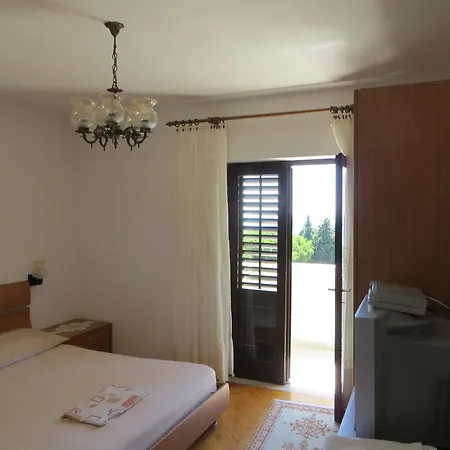 And Rogosic * هفار