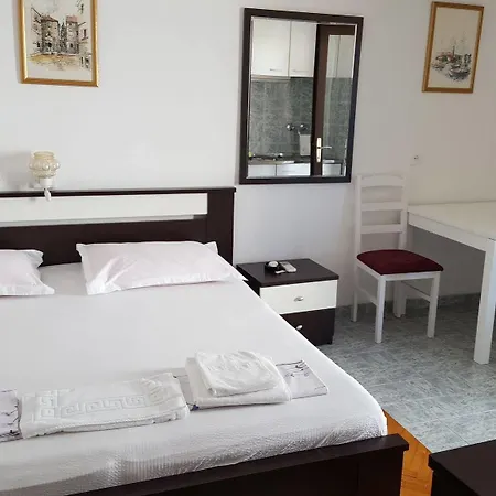 And Rogosic Apartment *