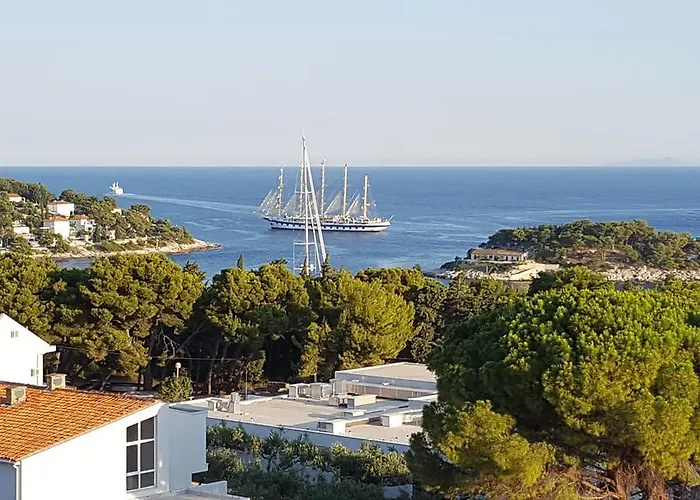 Daire And Rogosic Hvar Town